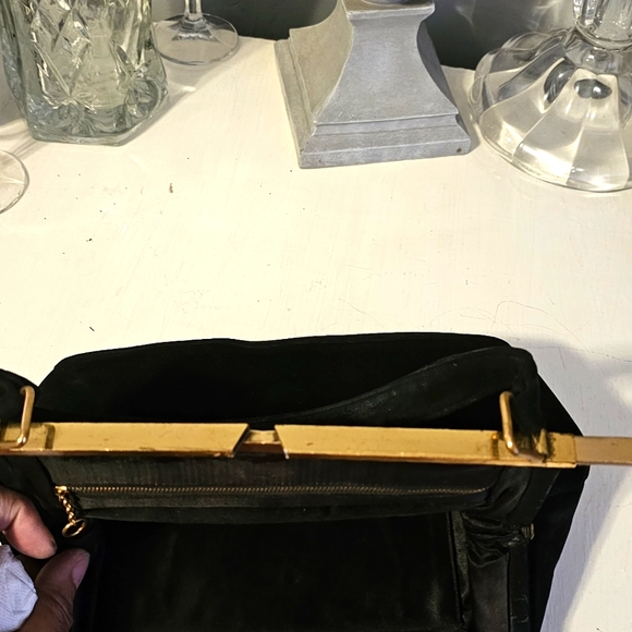 Authentic 1950's Vintage Bienen Davis Purse w/Handle, Black Suede, Satin Lining. - Picture 12 of 12